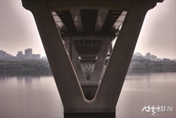 Manuel Alvarez Diestro, Bridge, 2018, Photography, 40 x 64cm.jpg