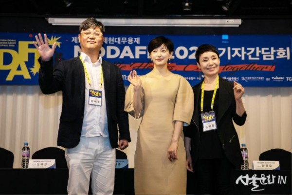 모다페 이해준조직위원장, 홍보대사이엘, 김혜정예술감독(좌로부터)  ©모다페사무국.jpg