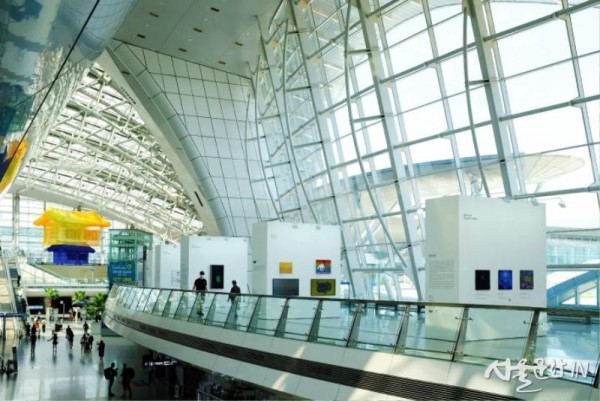 We Connect Art and Future, KIAF and INCHEON AIRPORT 2022 Exhibition.jpg